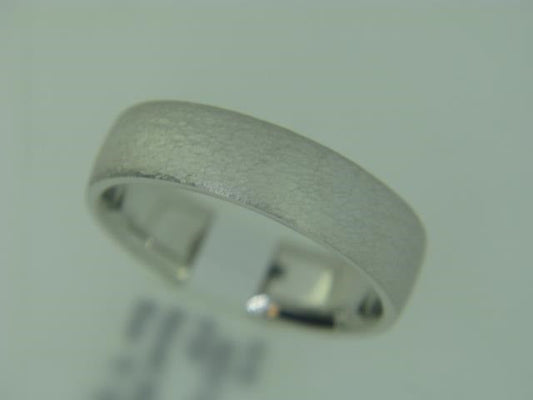 14kt white gold gents Novell wedding band.