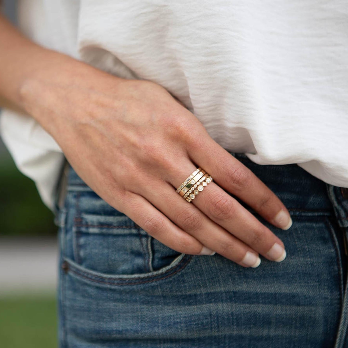 Alternating Diamond and Emerald Band